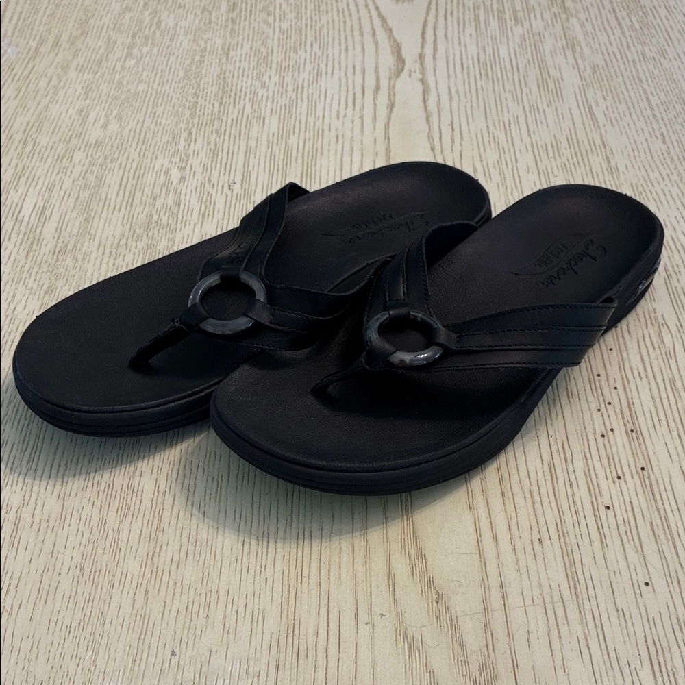 Women’s Sketchers Arch Fit Maui Summer Fun Thong Flip Flop Sandals (Black)